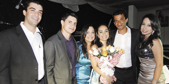  Eduardo Colombino, Diogo Pelizaro, Camila Borges, Amanda Mendes, Alessandro Mendes e Bruna Mendes. 